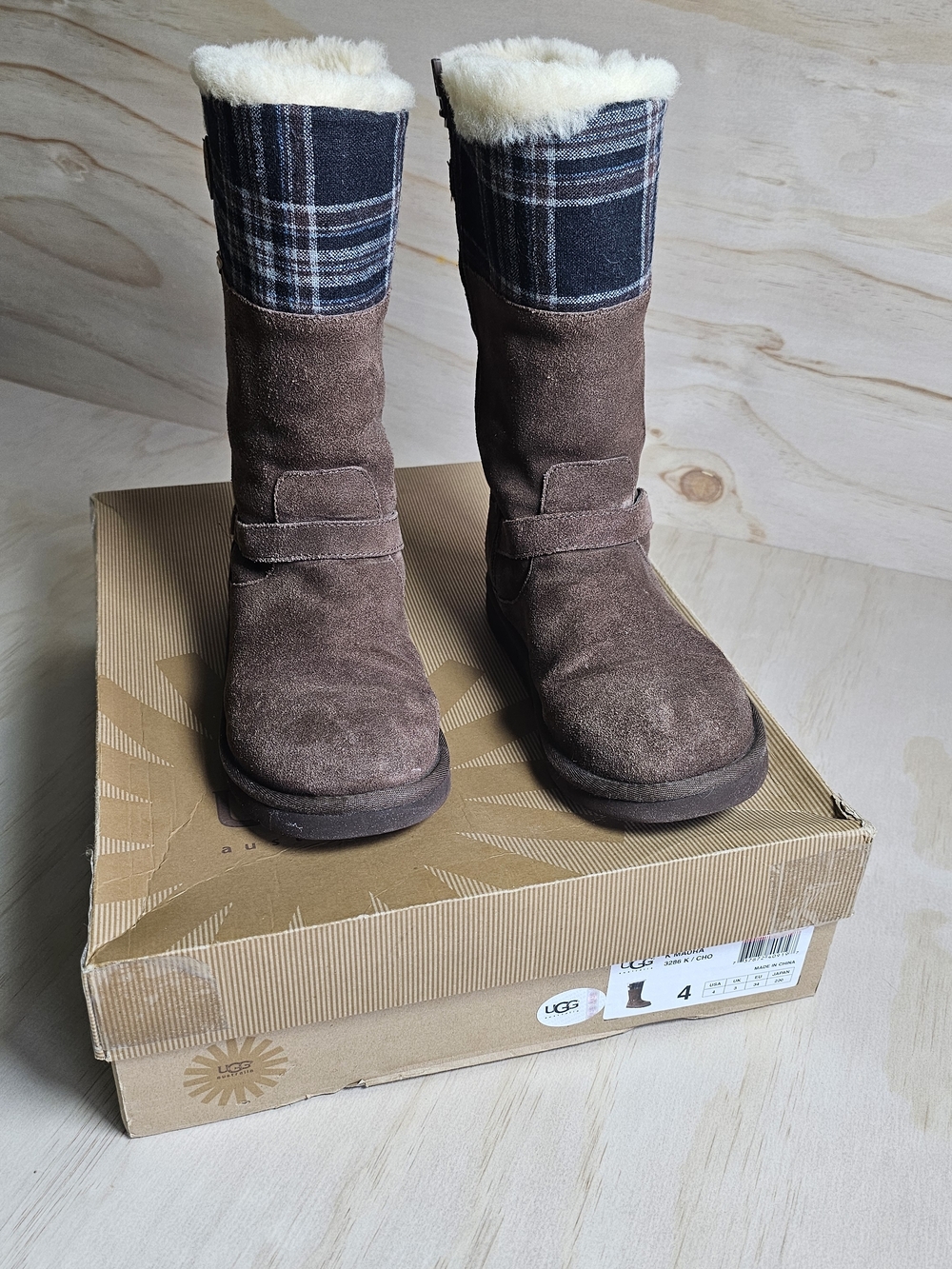 PREOWNED UGG BOOTS "MAURA" SIZE 4 Women